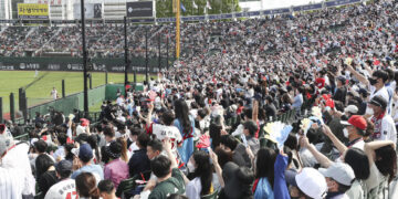 주말 3연전 6만2436명 꽉 찼지만…롯데는 웃지 못했다