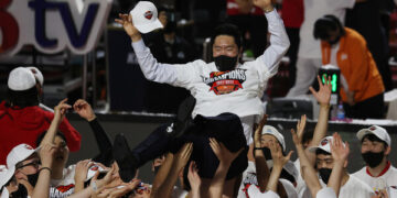 ‘소통과 데이터’ 전희철 SK 감독, 통합우승 일구다