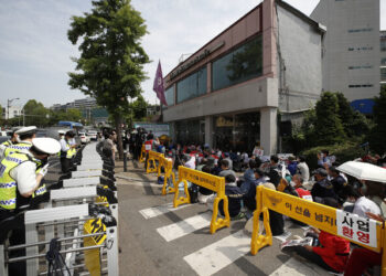 14일 행진 못 막아도…경찰, ‘집무실 앞 행진 허용’ 즉시항고