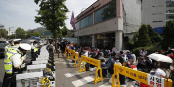 14일 행진 못 막아도…경찰, ‘집무실 앞 행진 허용’ 즉시항고