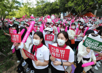 [포토] ‘국제 간호사의 날’ 거리로 나온 간호사들
