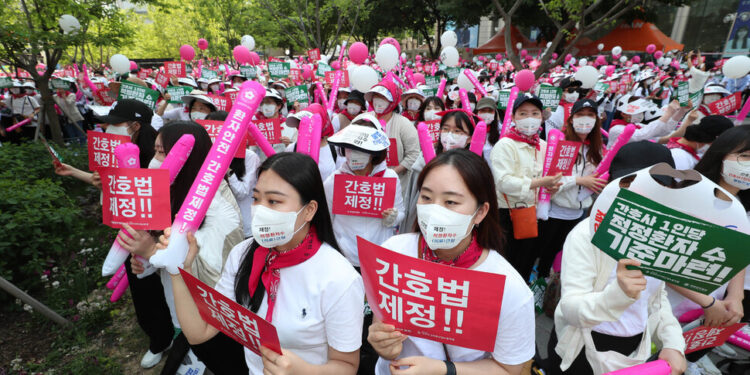 [포토] ‘국제 간호사의 날’ 거리로 나온 간호사들