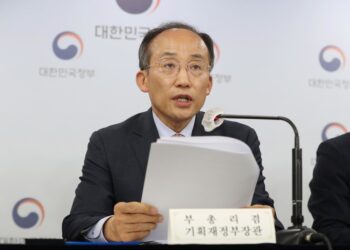 돈 없다던 기재부 ‘59조’ 역대 최대 추경…정권 ‘코드 맞추기’ 논란