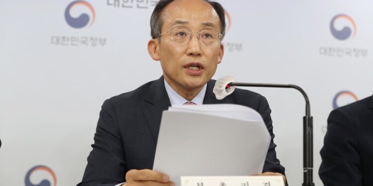 돈 없다던 기재부 ‘59조’ 역대 최대 추경…정권 ‘코드 맞추기’ 논란