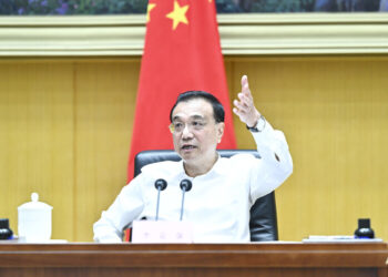 “쉽지 않다” 발언 일주일 만에…리커창 “2020년보다 어렵다”