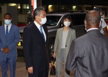 왕이, 솔로몬제도 도착하자 미·호주 ‘화들짝’…남태평양 긴장 고조