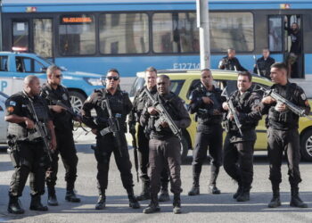 브라질서 흑인 남성, 최루탄 가득 찬 경찰차에 갇혀 질식사