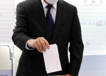 이재명, ‘김포공항을 인천공항으로 통합 이전’ 띄우기