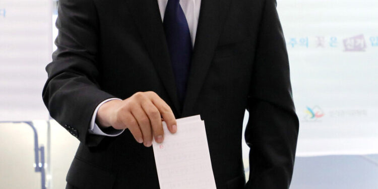 이재명, ‘김포공항을 인천공항으로 통합 이전’ 띄우기