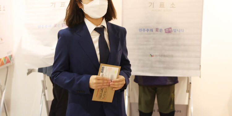 박지현 “정중히 사과”하며 ‘5대 쇄신’ 제안…윤호중 “긍정적”