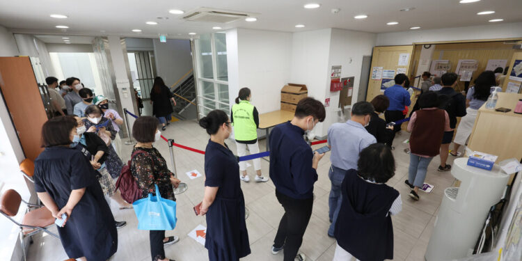 10.18% 지방선거 첫날 사전투표율…4년 전보다 높아