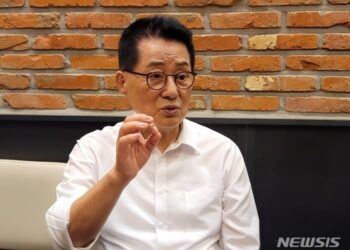 돌아온 정치9단 박지원 6월의 정치 사용설명서:주간현대