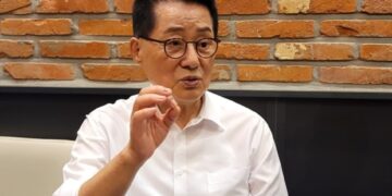 돌아온 정치9단 박지원 6월의 정치 사용설명서:주간현대