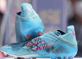 손흥민 축구화, 경매에서 1천600만원에 낙찰