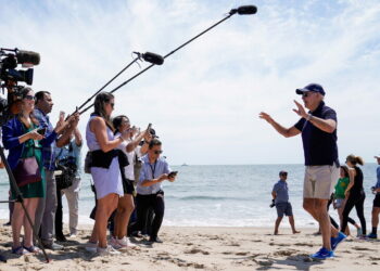 바이든 “휘발유세 면제 검토”…미,  G7서 러시아 석유 가격상한제 논의
