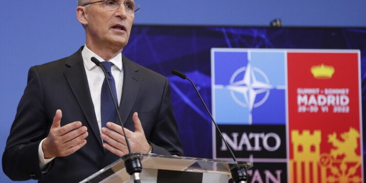 나토 사무총장 “신속대응군 4만명에서 30만명 이상으로 증강”