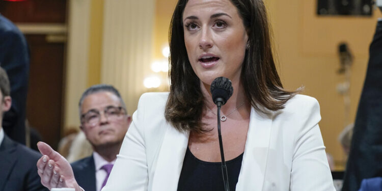 분노한 트럼프 “경호원 목 움켜쥐고 직접 운전해 의사당 진격 시도”