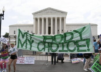 50년전으로 후퇴한 美 낙태 이슈…정치사회 전반에 큰 파장 예고