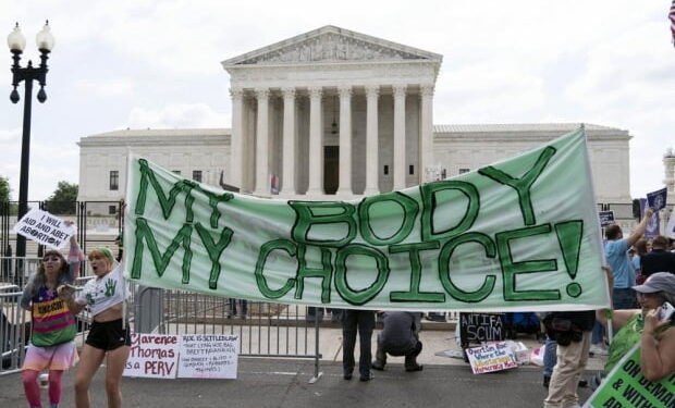 50년전으로 후퇴한 美 낙태 이슈…정치사회 전반에 큰 파장 예고