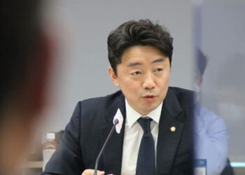 ’97그룹’ 강훈식, 당 대표 출마…”쓸모있는 정치, 가슴 뛰는 민주당”