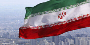 이란 “영국 외교관 등 간첩 혐의 체포”…영 “체포된 사실 없어”