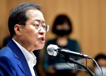 홍준표 “연탄가스 정치… 도와주지 못하면 가만히 지켜봐라” 일갈