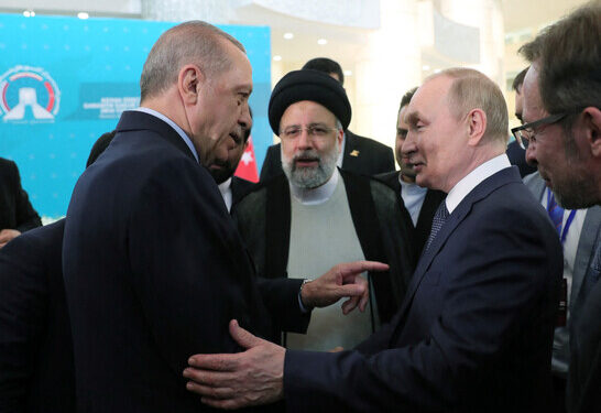 푸틴, 이란 방문 “협력 강화”…러시아-튀르키예-이란 3자 회동도