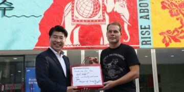 석촌호수 ‘문화실험공간 호수’ 셰퍼드페어리 그래피티 작품 단장