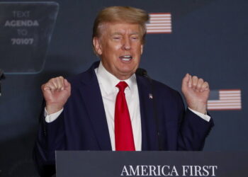 트럼프 워싱턴 돌아와 “부정선거”…정작 본인이 선거 조작 의혹