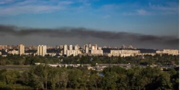 우크라이나는 남부서 반격, 러시아는 북부에 공습…일부 고립