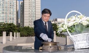 ‘술잔 투척’ 논란 김용진 경제부지사 사흘만에 사임