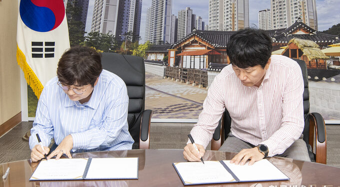 김포시의회 여야, ‘상생 정치 실천 합의서’에 서명하며 원구성 합의