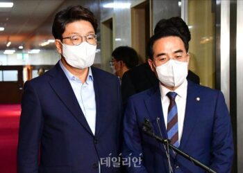 ‘정치’ 말고 ‘민생’…국회 공전에 속타는 국민 [김민석의 갓심]