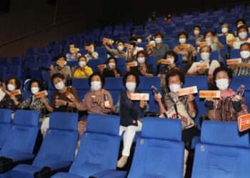 롯데시네마, 부산 산복도로 주민 대상 영화 관람회 개최