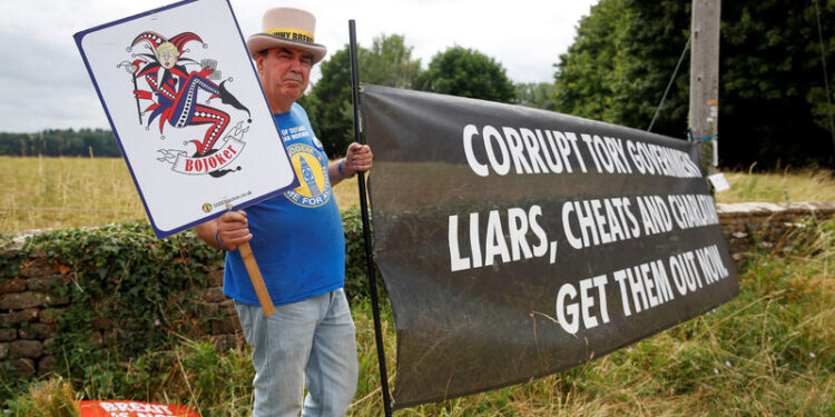 ‘파티게이트’ 보리스 존슨, 후원자 호화주택 빌려 ‘결혼 파티’ 논란