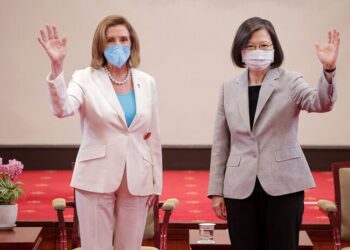 차이잉원 만난 펠로시, 시진핑 겨냥 “대만 민주주의 수호”