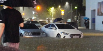 윤석열 폭우속 자택대기 놓고 정치권 공방, 야당 “참사” 여당 “정치공세”