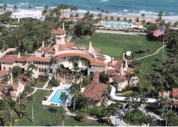 미 FBI, 트럼프 자택 전격 압수수색…대통령 기록 반출 혐의