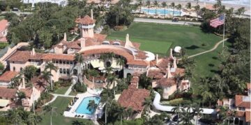 미 FBI, 트럼프 자택 전격 압수수색…대통령 기록 반출 혐의