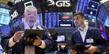 뉴욕증시 3대지수 인플레이션 완화 소식에 다 올라, 국제유가는 내려