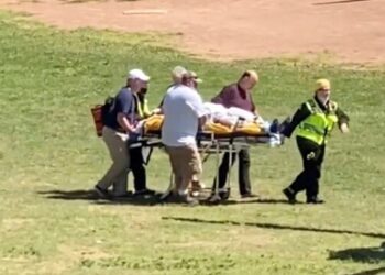 작가 살만 루슈디, 강연 도중 테러 당해 중태 – 한겨레