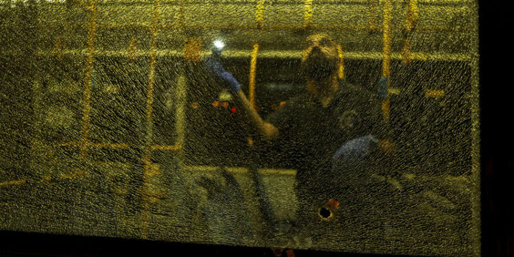 이-팔 무장단체 휴전 일주일 만에 버스에 총기 난사 사건