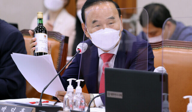 국힘, 이해충돌 논란 '박덕흠 사무총장' 없던 일로 – 한겨레