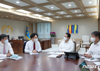 尹대통령 "표 얻기 위한 '정치복지'→'약자복지' 전환" 지시 – 머니투데이