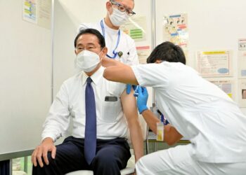 기시다 일 총리 코로나 감염…휴가뒤 복귀 전날 양성 판정