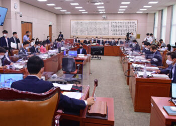 운영위·법사위 전체회의…‘여야 전쟁터' 예고 : 정치일반 : 정치 : 뉴스 – 한겨레