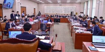 운영위·법사위 전체회의…‘여야 전쟁터' 예고 : 정치일반 : 정치 : 뉴스 – 한겨레