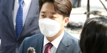 이준석 “사퇴 회유 거짓말? 계속 도발하면 폭로” – 한겨레