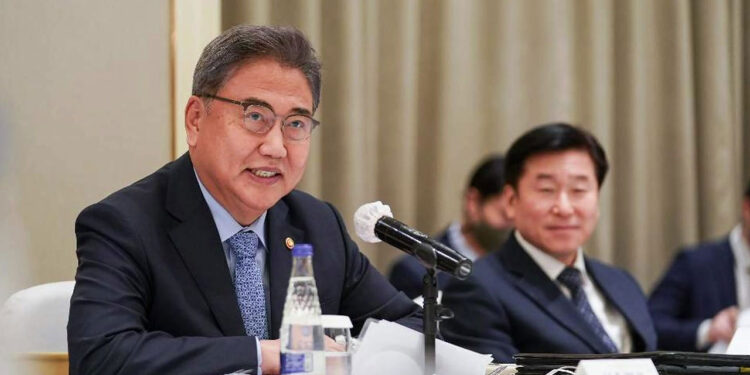 [정치]박진, 몽골 공식 방문…’전략적 가치 외교’ 시동