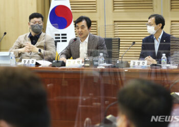 민주, 당 강령서 文 경제 정책 ‘소득주도성장’ 빼기로 :: 공감언론 뉴시스통신사 ::